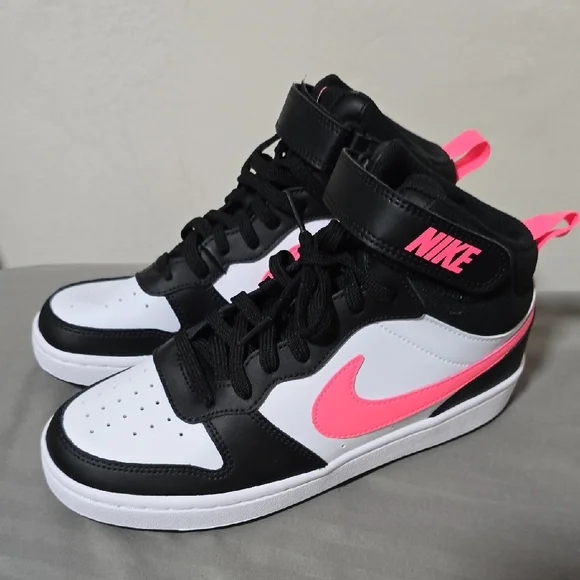 Nike Kids Sneakers - Black, White, and Pink.Nike. Size:6Y. - Picture 3 of 6
